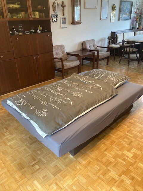 Sofa kann auch zum Schlafen umgebaut werden