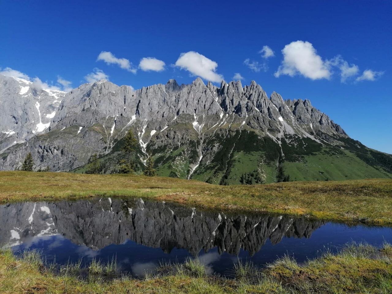 Alpines Bergpanorama mit Bergsee: 3-Zimmer Wohnung, Kurzzeitmiete & Wohnen auf Zeit für 1 bis 6 Monate in Mühlbach am Hochkönig
