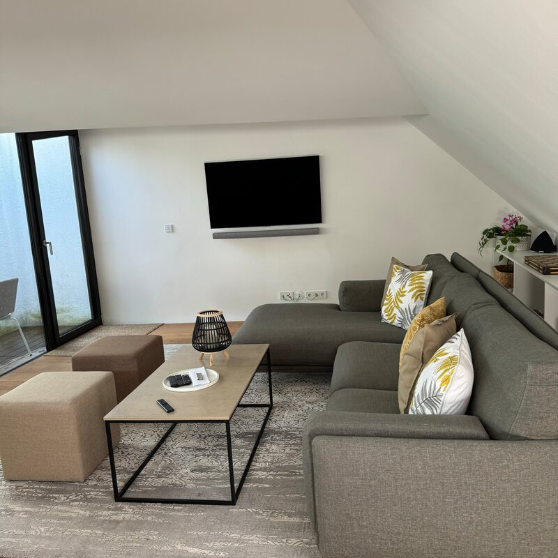 Couch und Fernsehen 