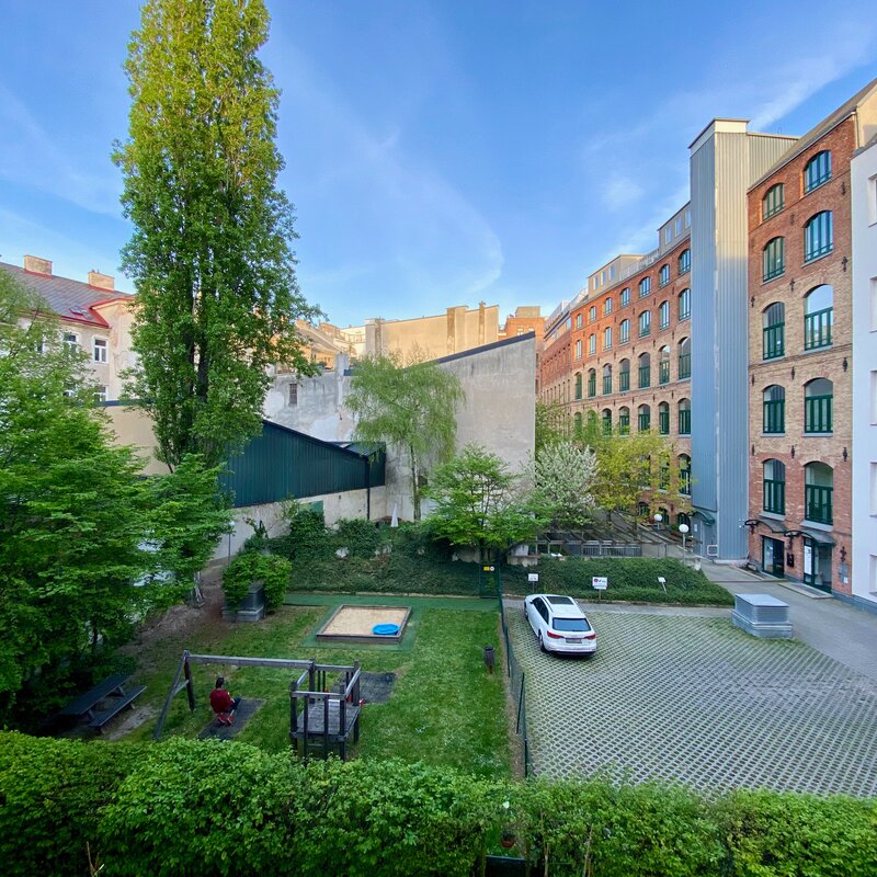 in den ruhigen Innenhof | © RN