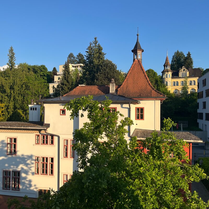 Historic building with tower and green surroundings – 1-room apartment for short-term rental in Bregenz, temporary housing 1 to 6 months