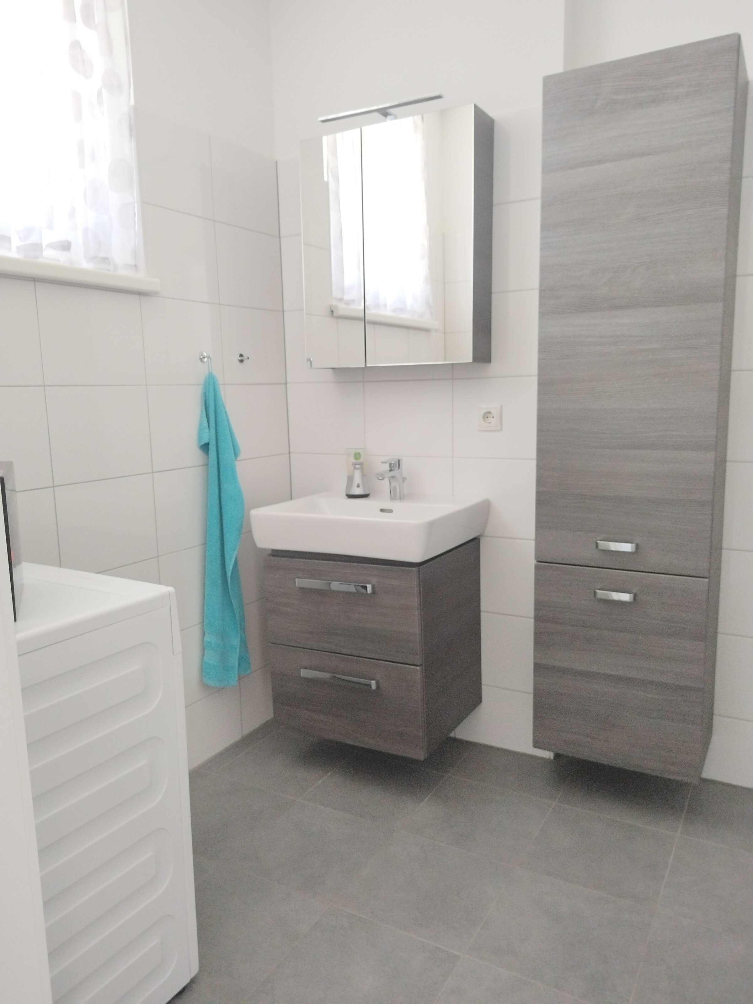 mit Dusche, Waschmaschine, Handtücher