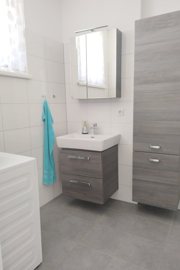 mit Dusche, Waschmaschine, Handtücher