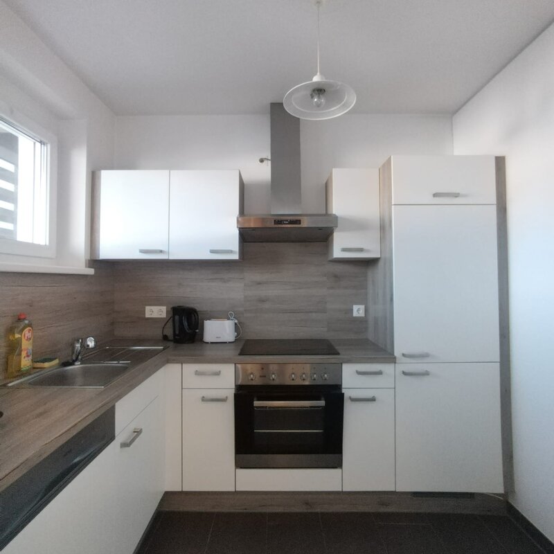 Bright fitted kitchen in 2-room apartment – short-term rental & temporary housing for 1 to 6 months in Graz