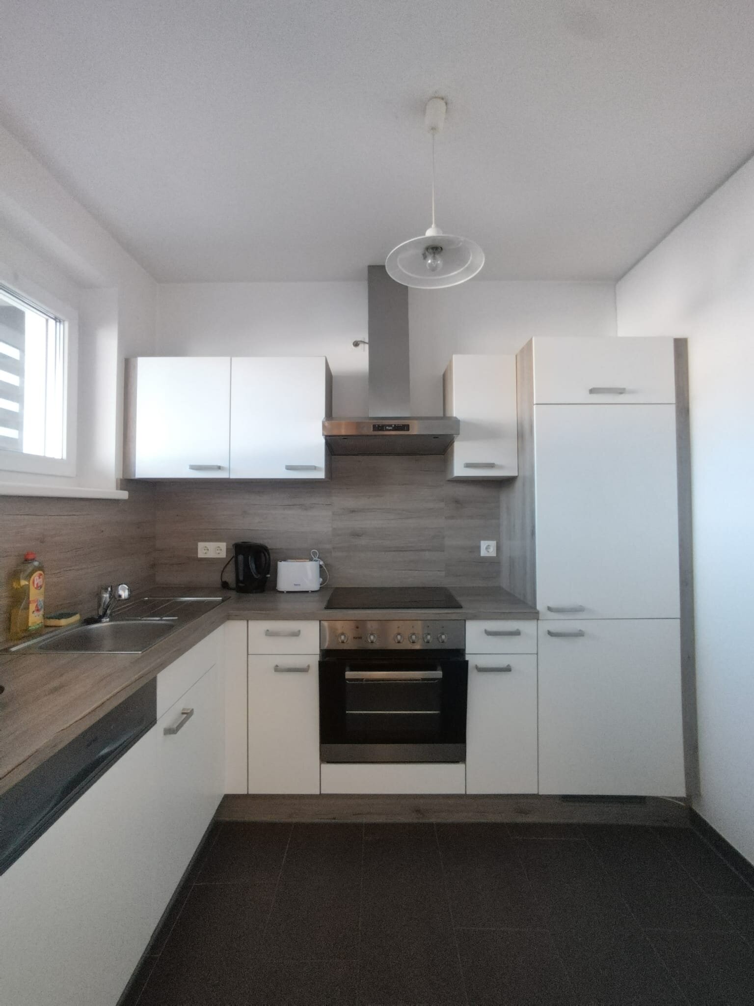 Bright fitted kitchen in 2-room apartment – short-term rental & temporary housing for 1 to 6 months in Graz