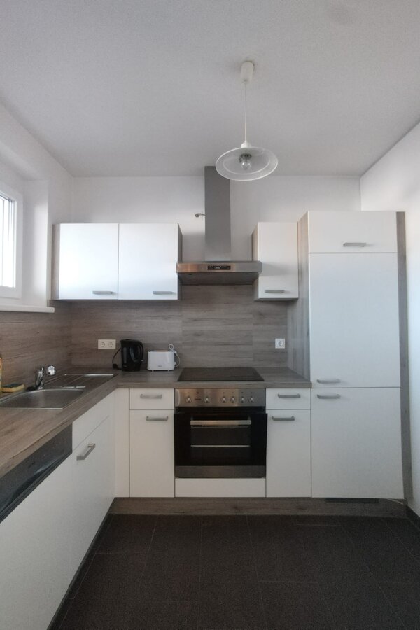 Bright fitted kitchen in 2-room apartment – short-term rental & temporary housing for 1 to 6 months in Graz