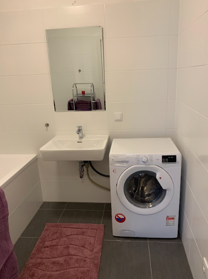 Badezimmer mit Waschmaschine | © Kreuzer
