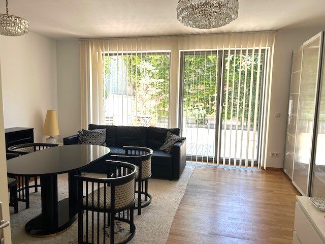 Wohnküche mit Blick auf die Terrasse