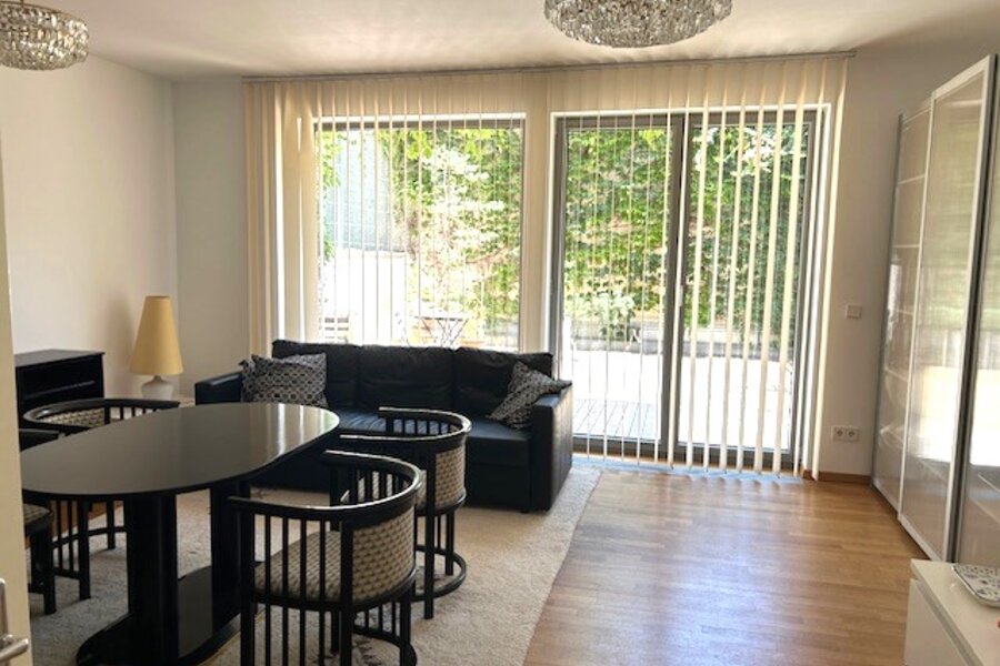 Wohnküche mit Blick auf die Terrasse