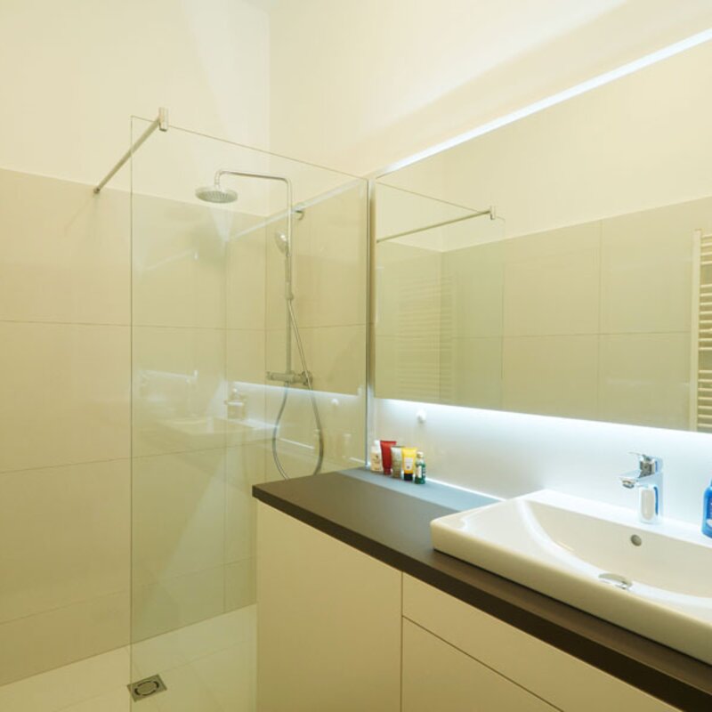 Badezimmer mit begehbarer Dusche