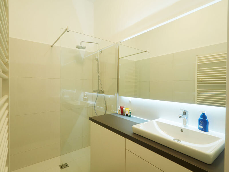 Badezimmer mit begehbarer Dusche