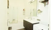 Badezimmer mit Waschmaschine