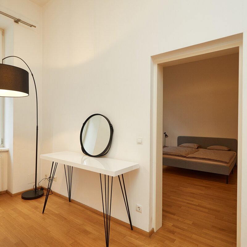 Blick vom Wohnzimmer ins Schlafzimmer Nummer 2