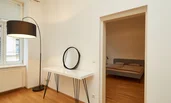 Blick vom Wohnzimmer ins Schlafzimmer Nummer 2