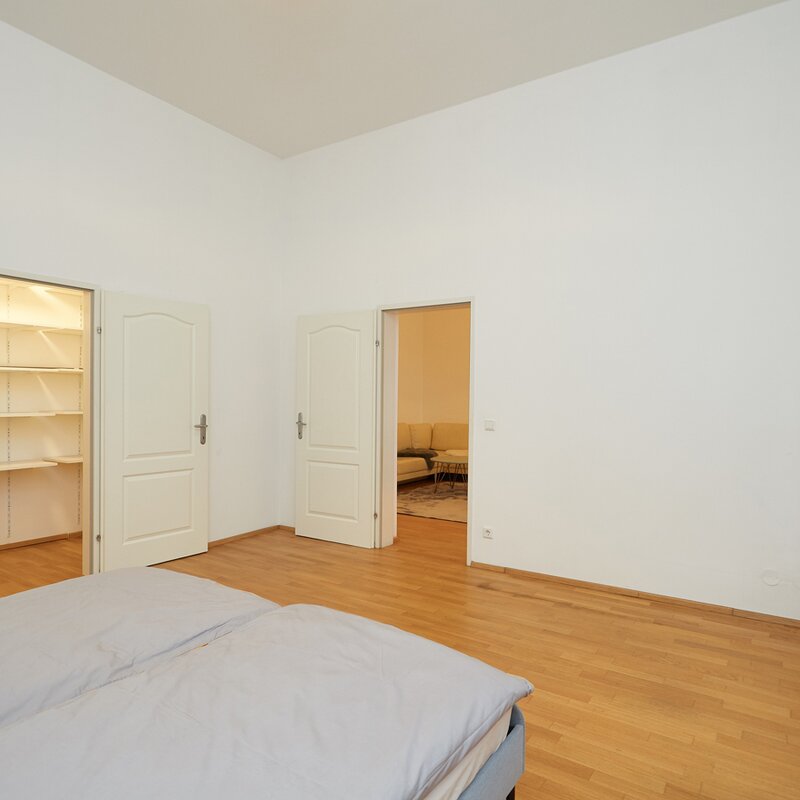 Schlafzimmer Nummer 2 mit großer Garderobe
