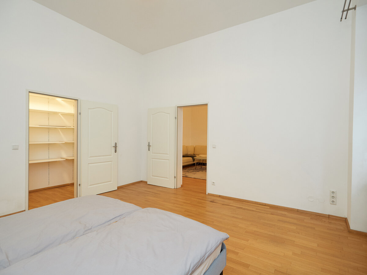 Schlafzimmer Nummer 2 mit großer Garderobe