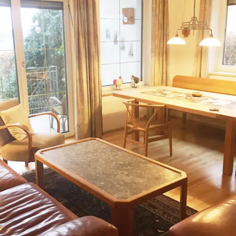 Großzügiger Ess- und Wohnbereich mit hochwertigen Möbeln