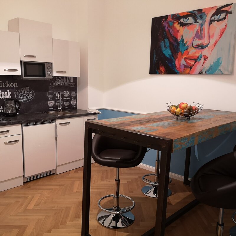 Kitchen & dining area