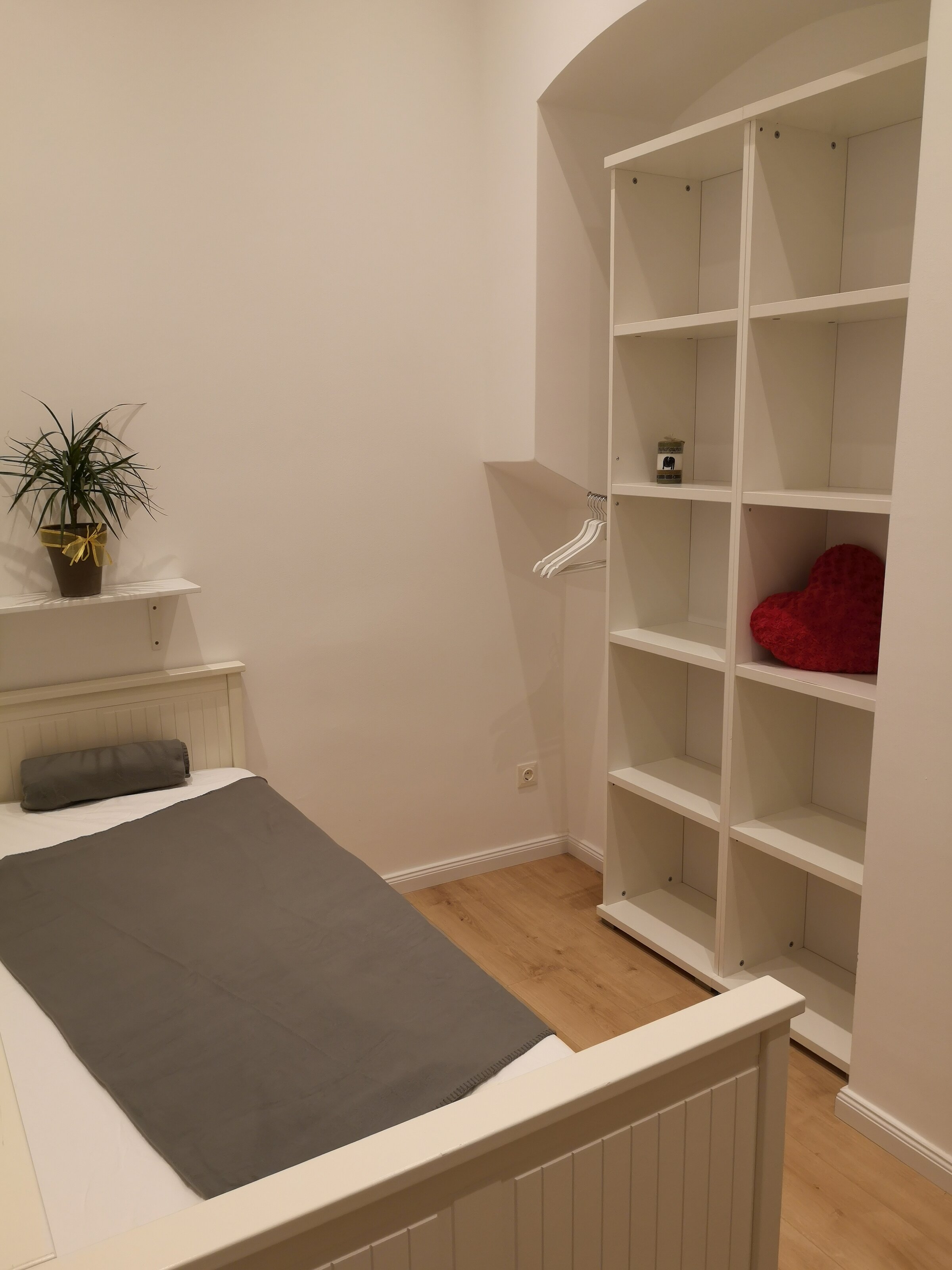 Schlaf- bzw. Arbeitszimmer (nicht verschließbar)