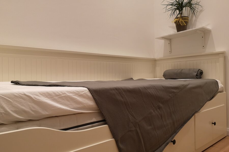 Bed room or office space (not closeable)