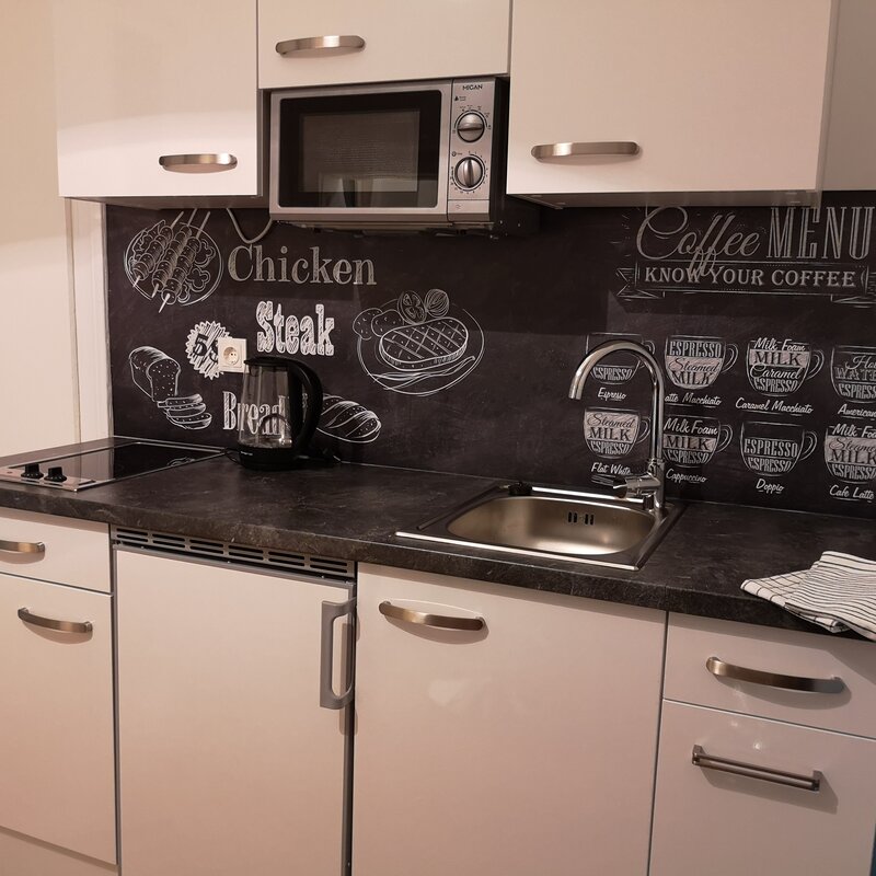 Kitchen & dining area