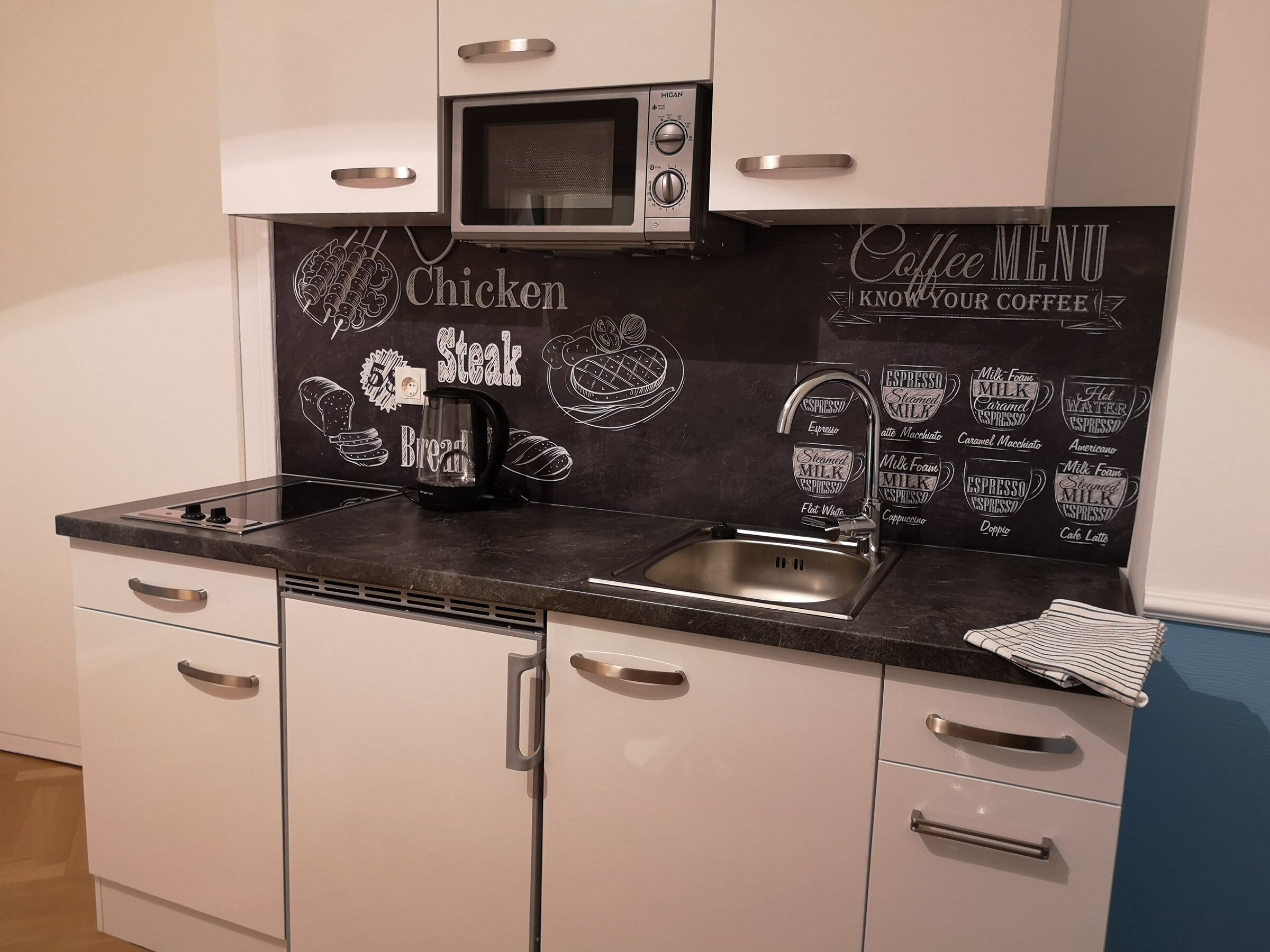 Kitchen & dining area