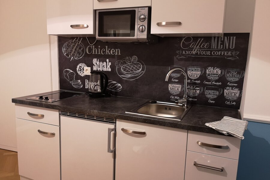 Kitchen & dining area