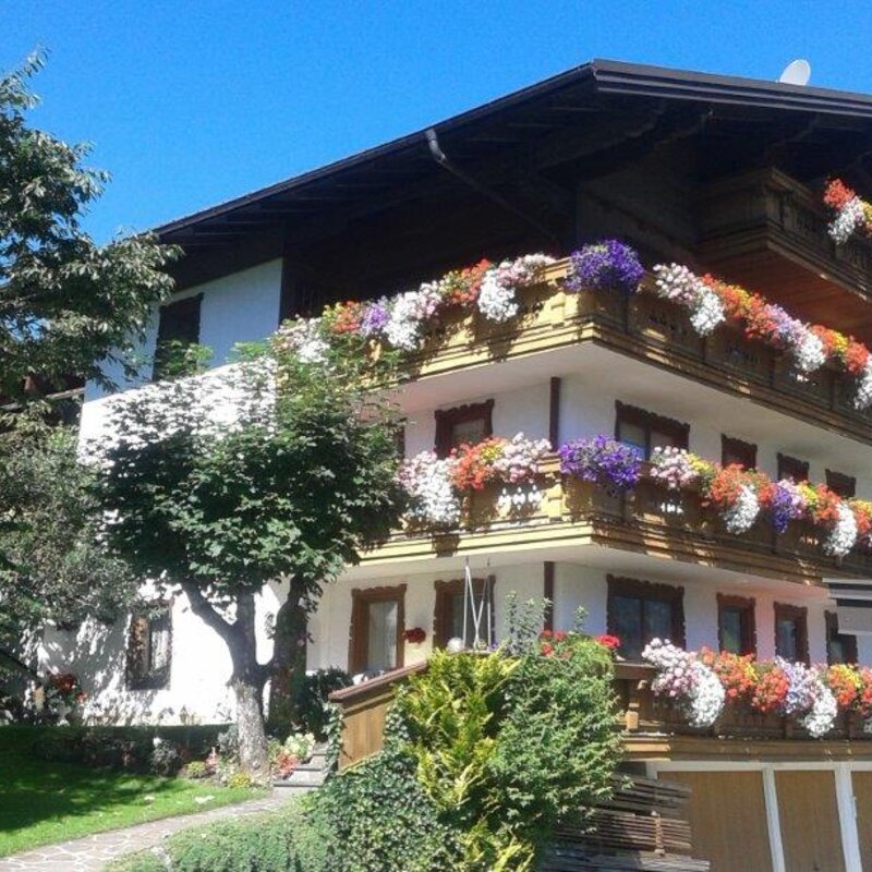 Charmantes 3-Zimmer Haus mit bunten Blumenbalkonen – Kurzzeitmiete & Wohnen auf Zeit für 1 bis 6 Monate in Bad Gastein