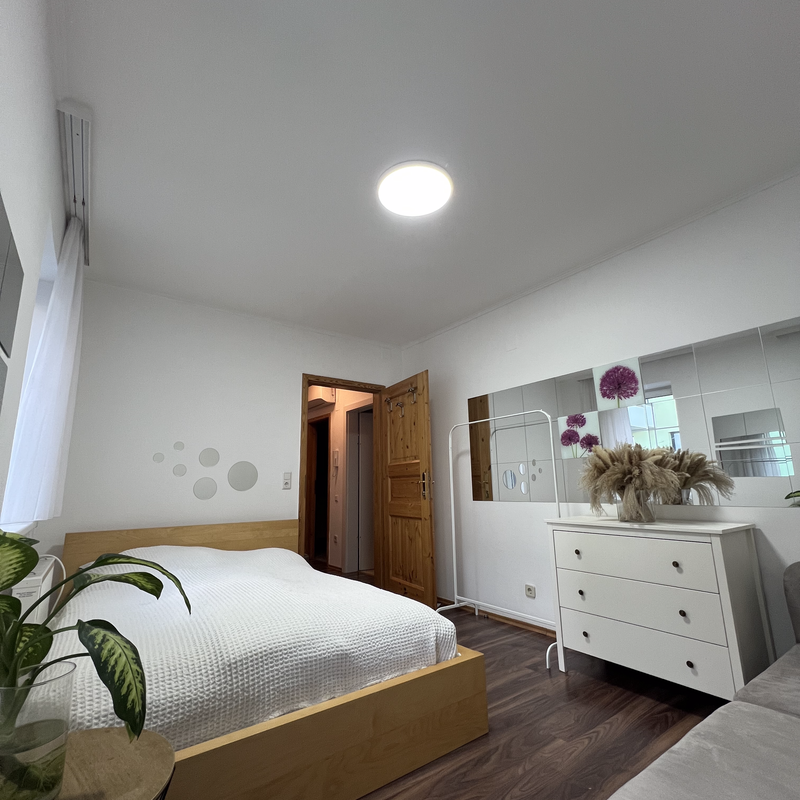Bright bedroom with double bed & dresser – 2-room apartment for short-term rental & temporary housing for 1 to 6 months in Vienna