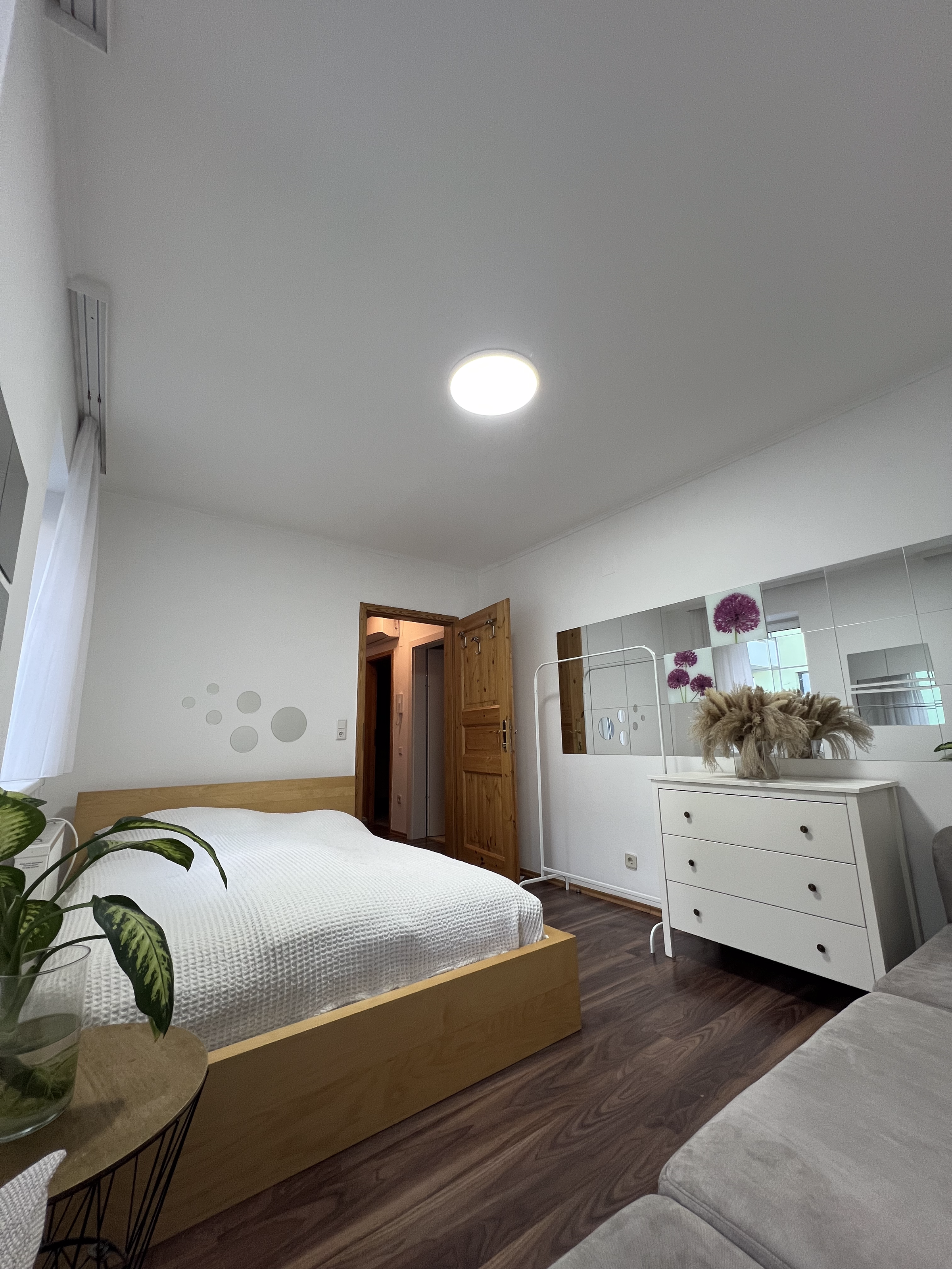 Bright bedroom with double bed & dresser – 2-room apartment for short-term rental & temporary housing for 1 to 6 months in Vienna