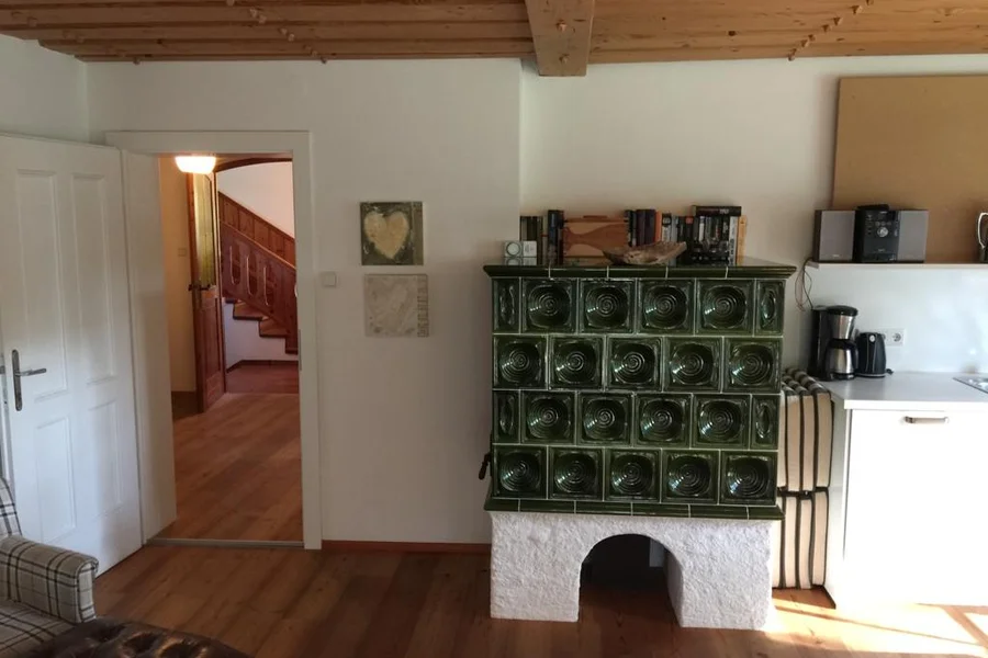 Wohnbereich mit Kachelofen | © Prisca Engelkes