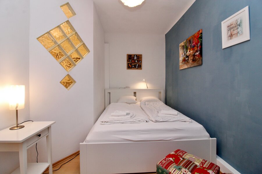 Ruhiges Schlafzimmer zum Innenhof