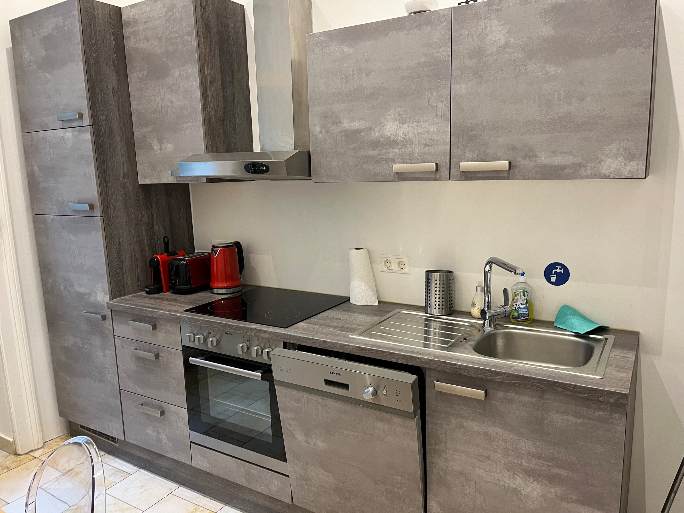 voll ausgestattete Küche