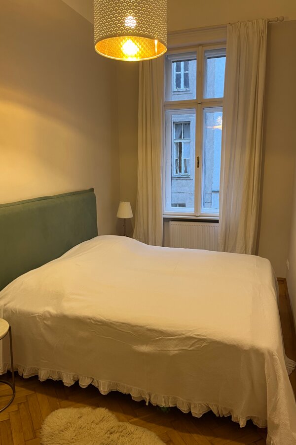 Schlafzimmer 1