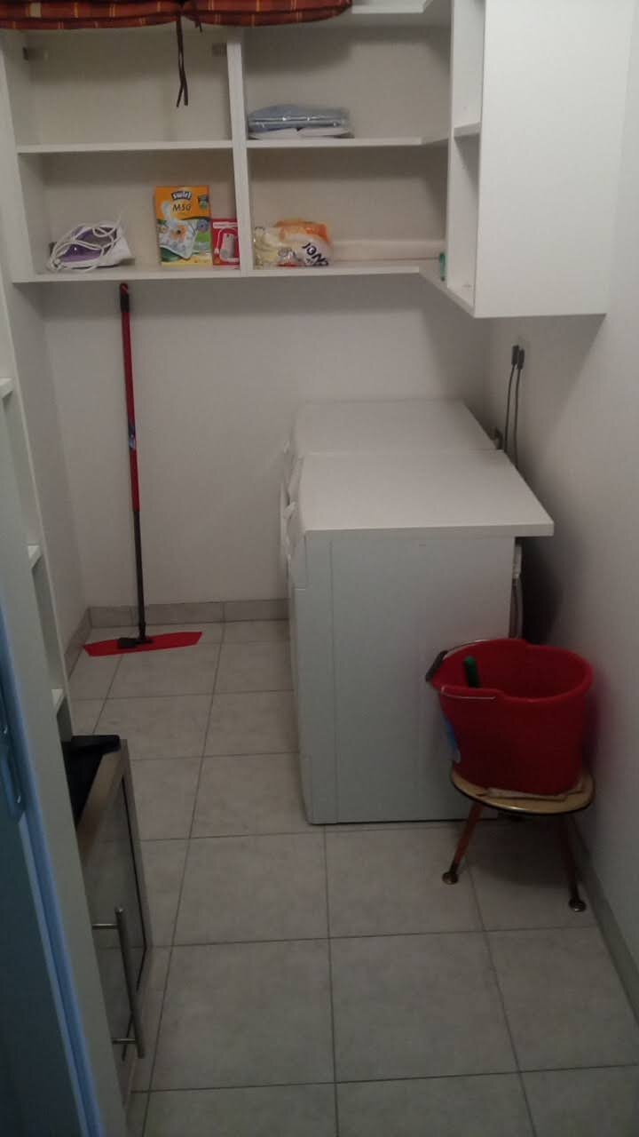 mit Waschmaschine und Trockner