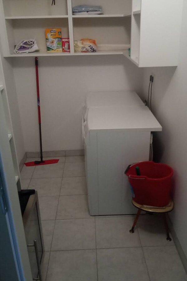 mit Waschmaschine und Trockner