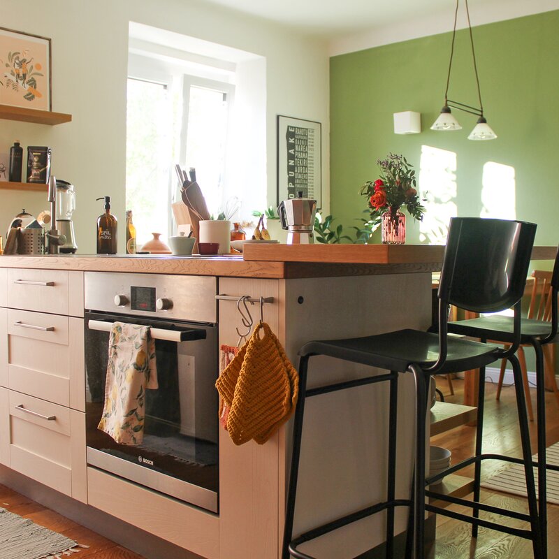 mit Backofen, Geschirrspüler und Frühstücksbar | © ©laurabell