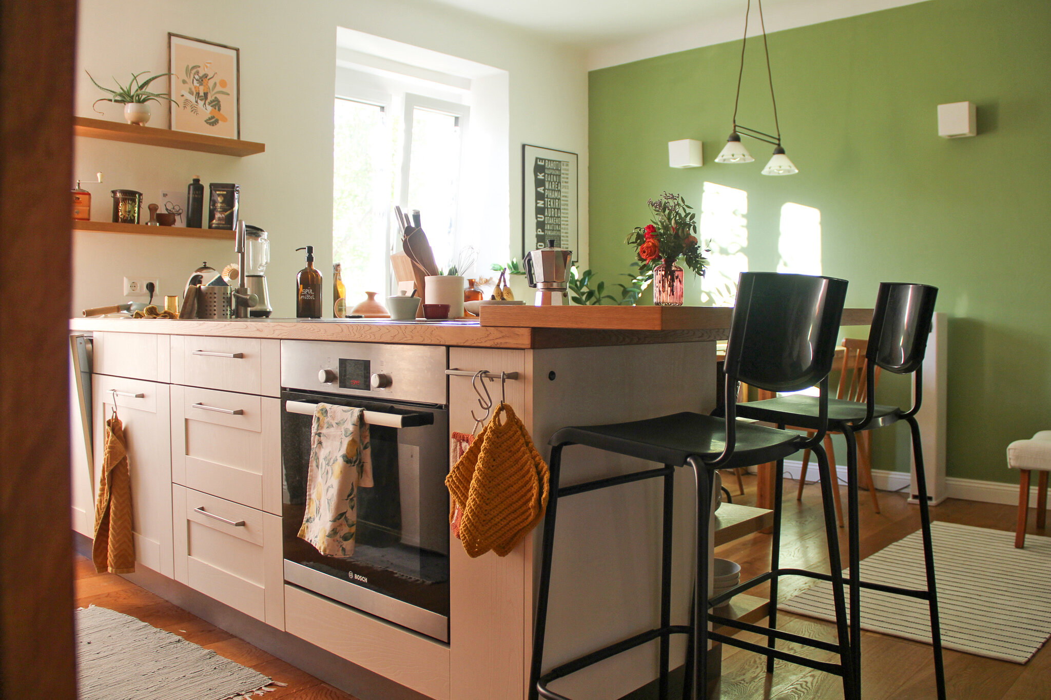 mit Backofen, Geschirrspüler und Frühstücksbar | © ©laurabell