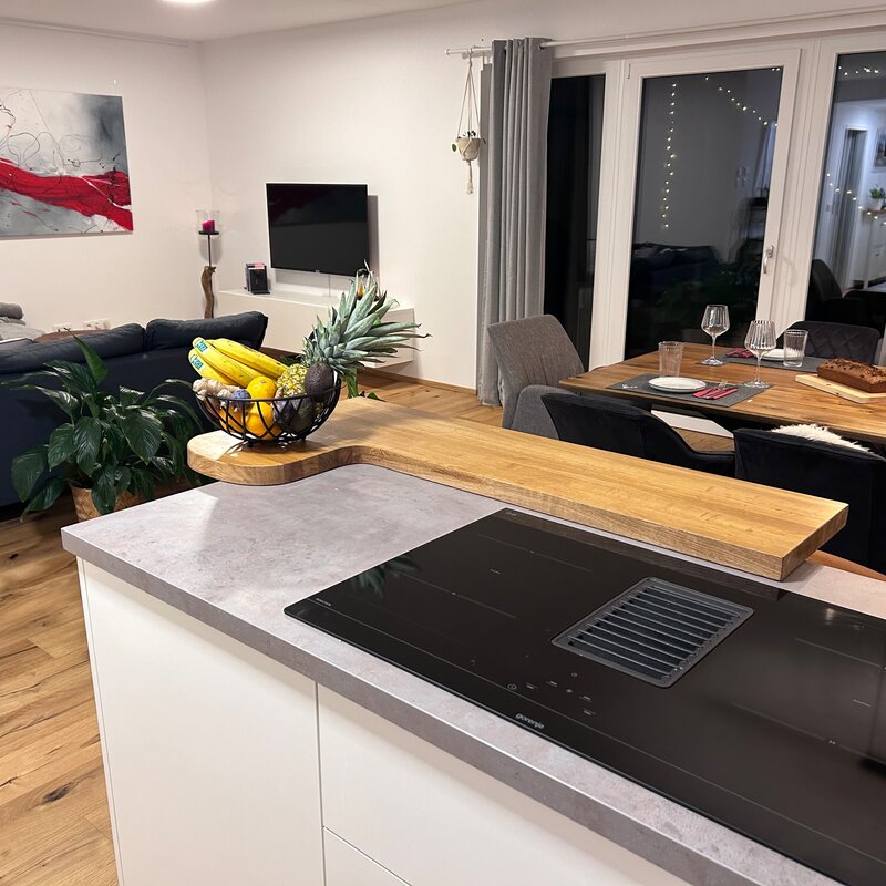 Helle 2-Zimmer Wohnung mit Kochinsel & Wohnbereich – Kurzzeitmiete Going, Wohnen auf Zeit für 1 bis 6 Monate