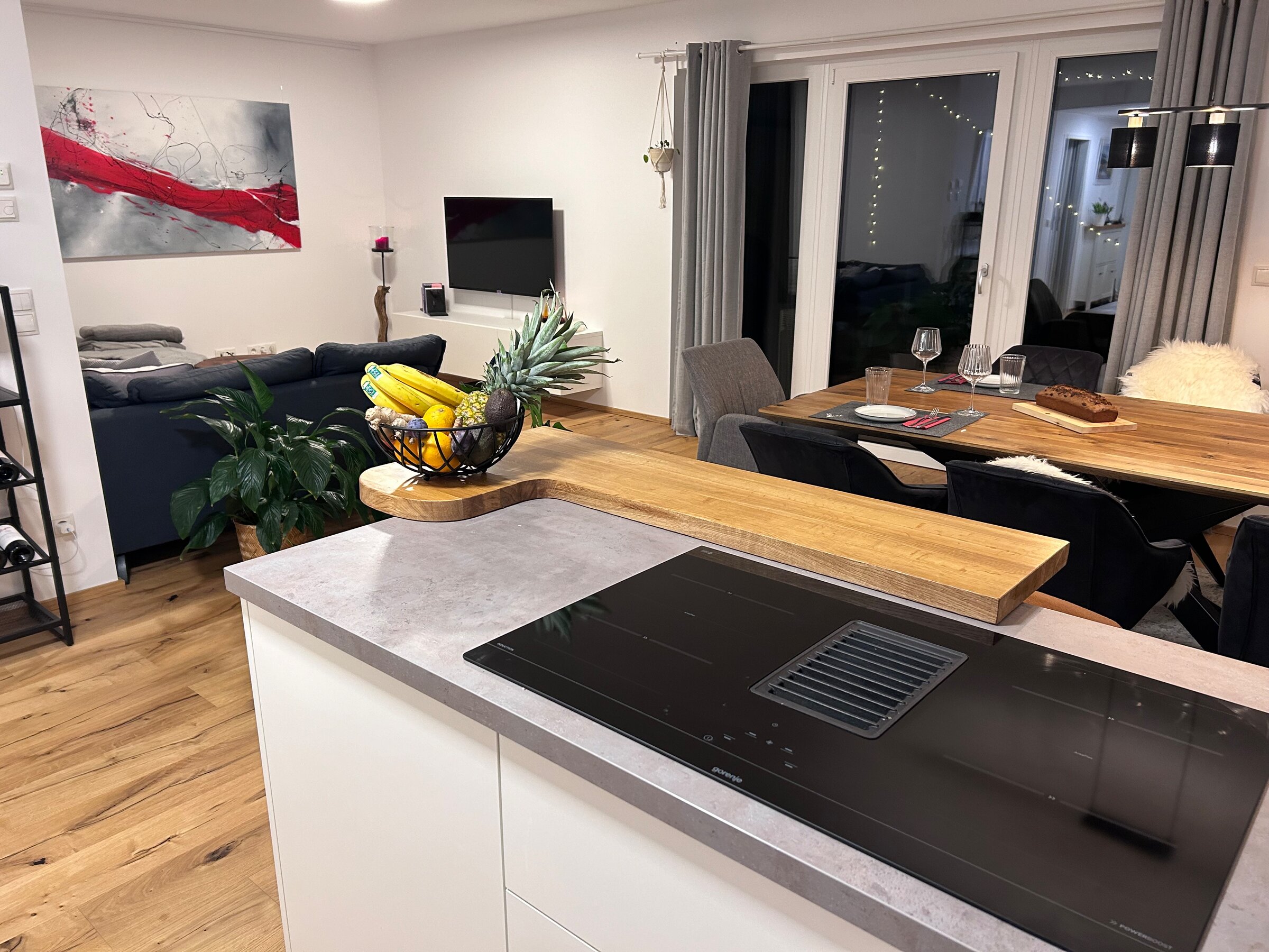 Helle 2-Zimmer Wohnung mit Kochinsel & Wohnbereich – Kurzzeitmiete Going, Wohnen auf Zeit für 1 bis 6 Monate