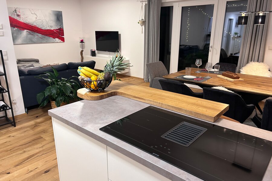 Helle 2-Zimmer Wohnung mit Kochinsel & Wohnbereich – Kurzzeitmiete Going, Wohnen auf Zeit für 1 bis 6 Monate