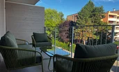 Balkon im Süden mit Loungemöbel und Sonnenschirm | © fuxgmbh