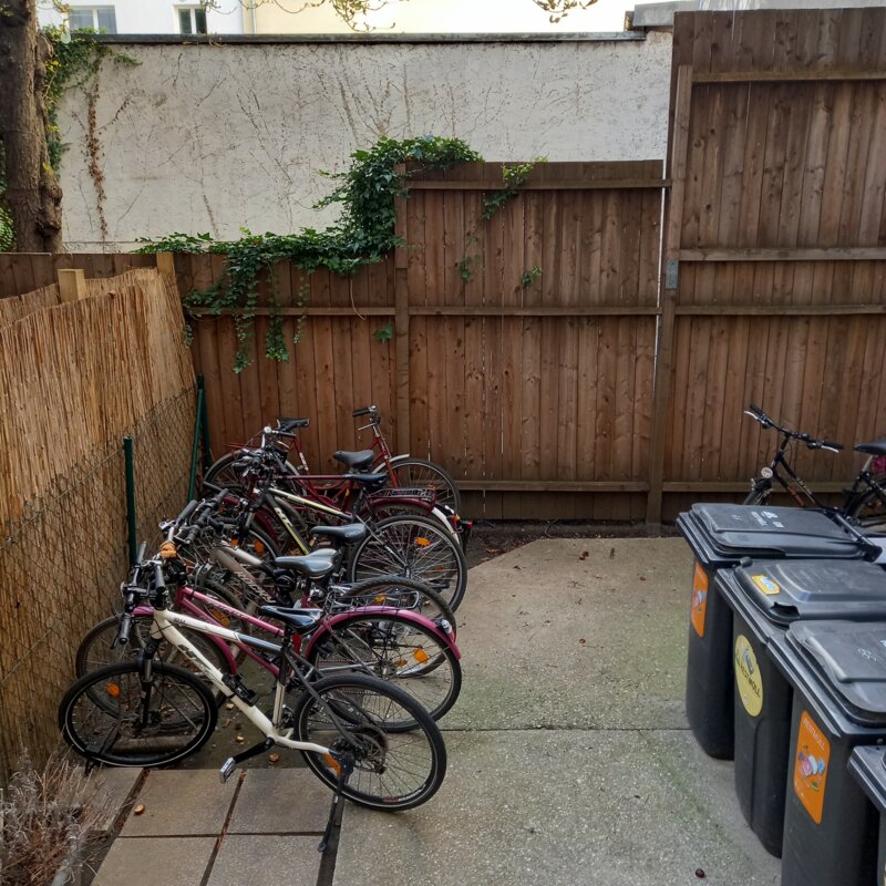 Fahrrad-Abstellplatz im Innenhof