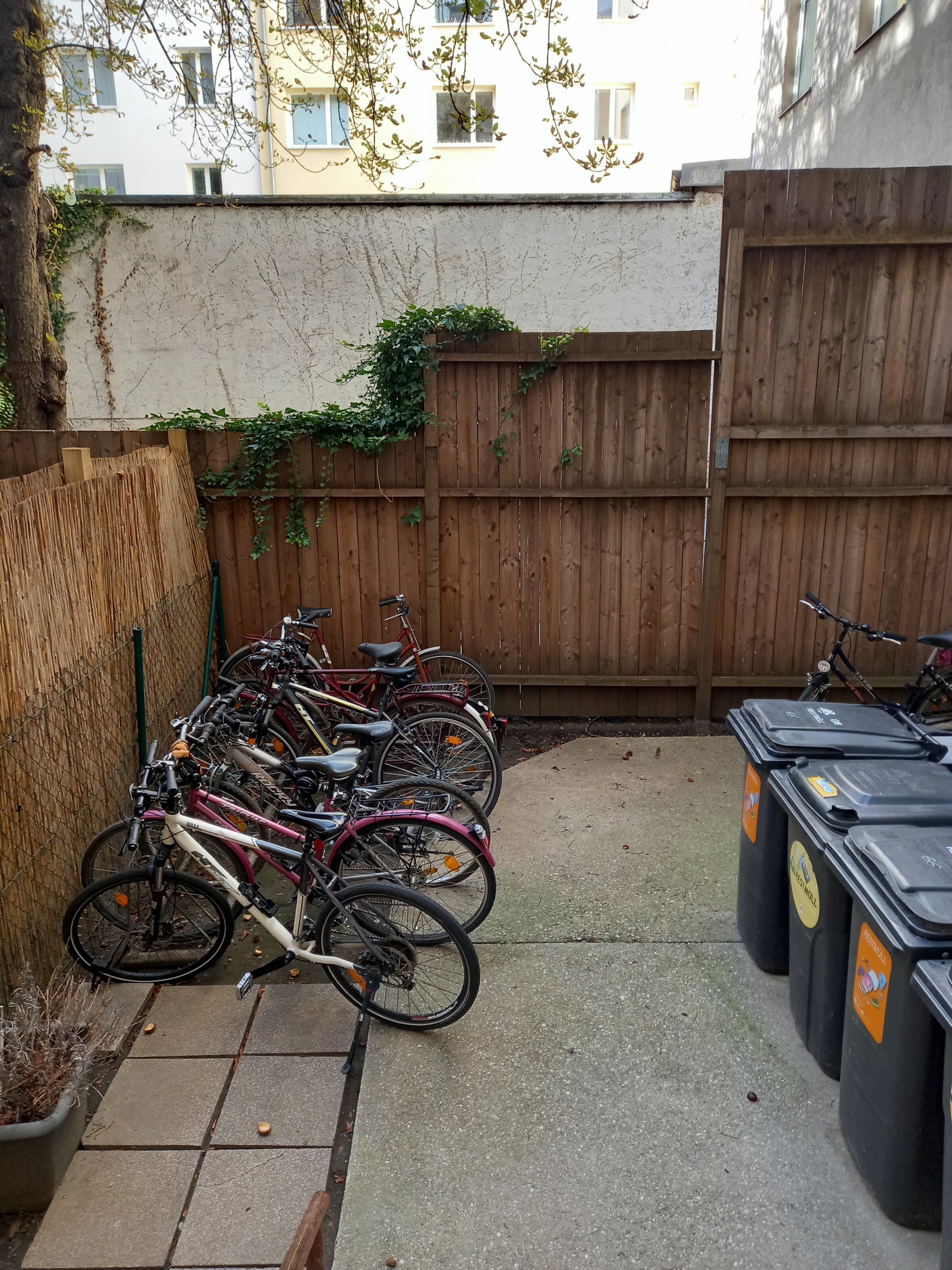 Fahrrad-Abstellplatz im Innenhof