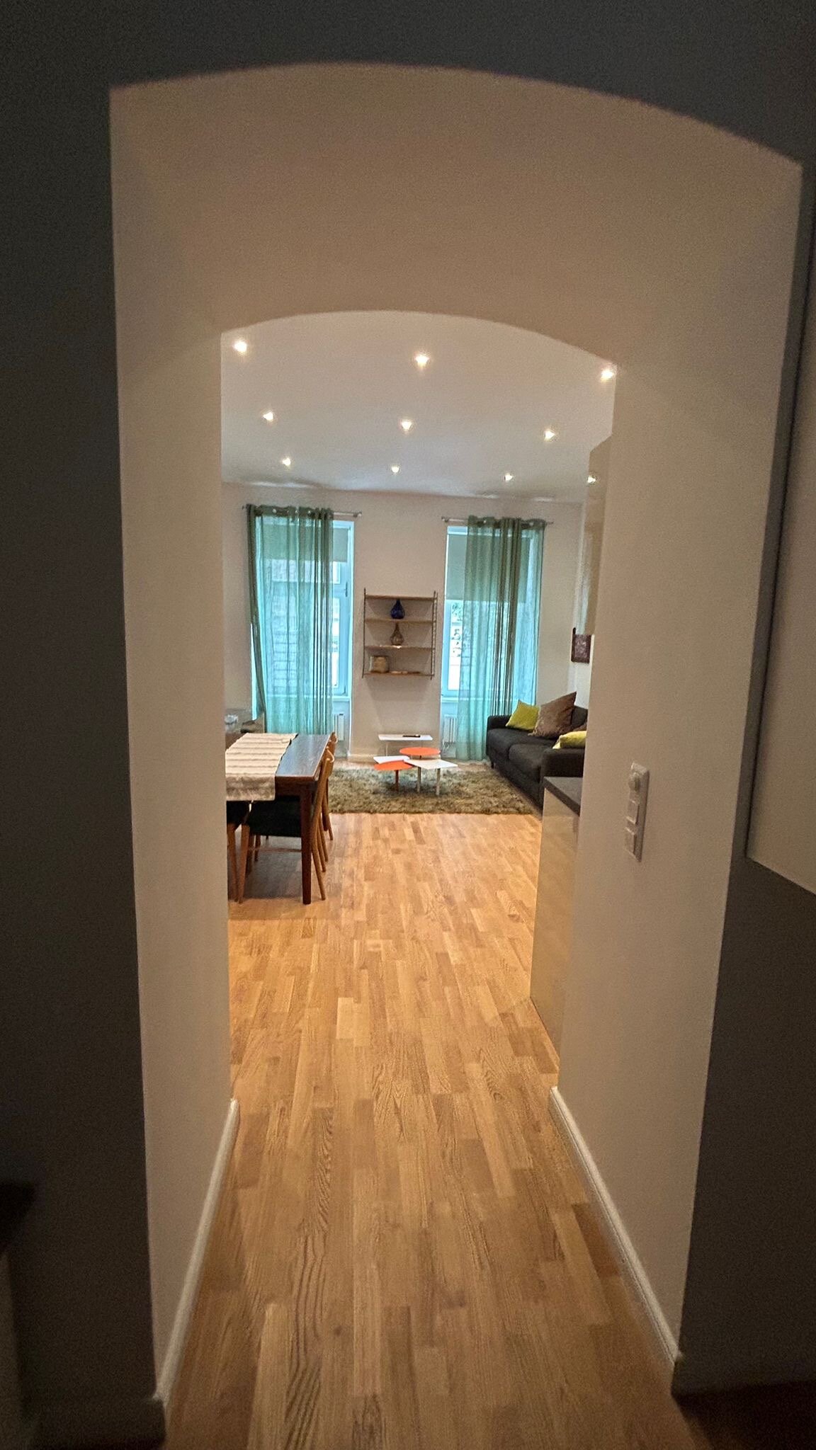 Bright living area with wood floors & modern lighting – 2-room apartment for short-term rental & temporary housing 1 to 6 months Vienna