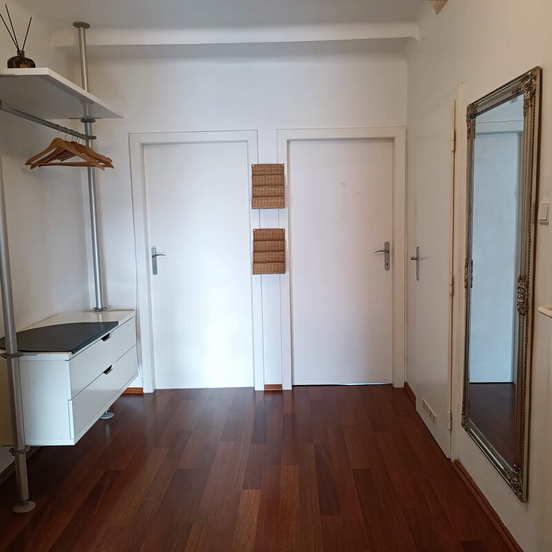 Vorraum mit Blick zum Schlafzimmer und zum Arbeitszimmer  | © Stefan Baloh 