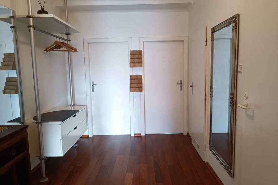 Vorraum mit Blick zum Schlafzimmer und zum Arbeitszimmer  | © Stefan Baloh 