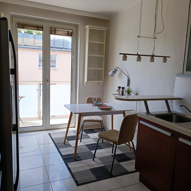 Kitchen/dining area with a view of the balcony | © Stefan Baloh 