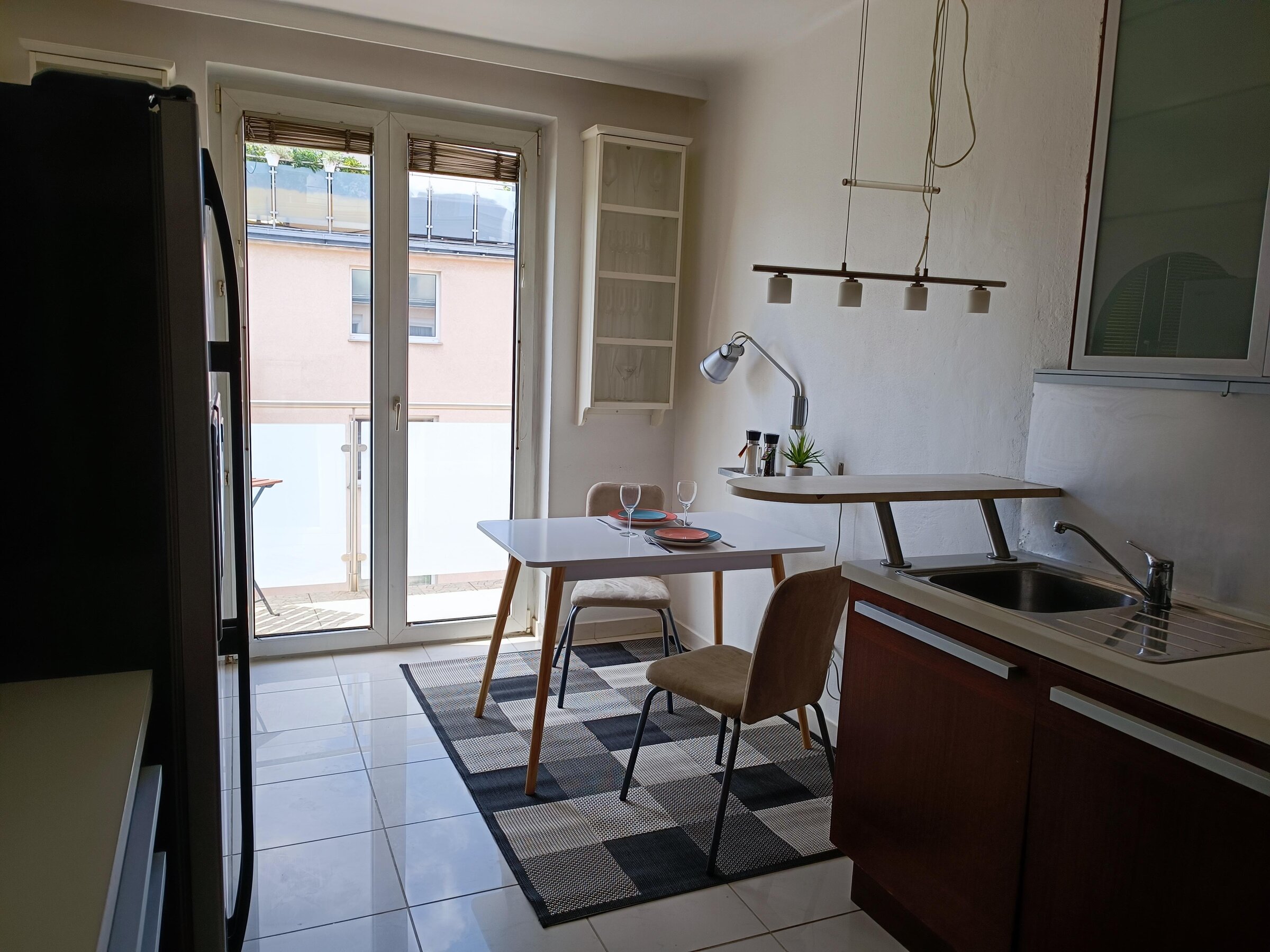 Kitchen/dining area with a view of the balcony | © Stefan Baloh 