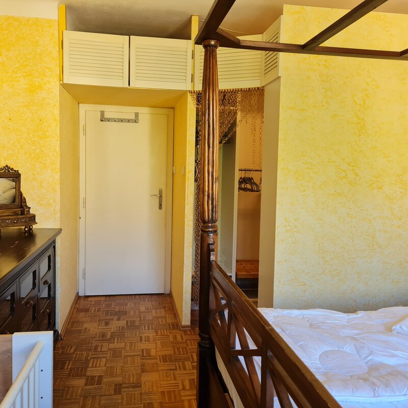 Schlafzimmer Blick Richtung Schrankraum  | © Stefan Baloh 